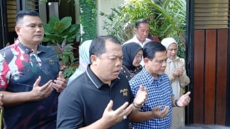 Hari Istimewa Jokowi: Warga Solo Padati Kediaman Presiden dengan Kado dan Ucapan