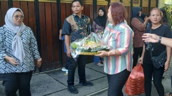 Lautan Tumpeng dan Bunga: Wujud Cinta Rakyat untuk Jokowi di Hari Ulang Tahunnya