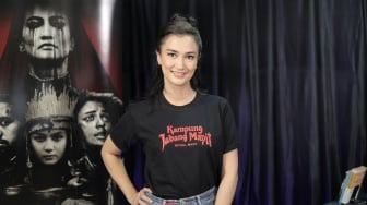 Riset Dukun Aborsi, Atiqah Hasiholan Temukan Cerita Nyata Mirip di Film Kampung Jabang Mayit