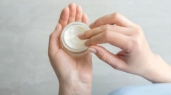 4 Rekomendasi Sleeping Mask Lokal Terbukti Efektif Basmi Jerawat Bandel!