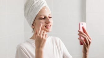 5 Rekomendasi Sunscreen Terbaik untuk Base Makeup: Bebas Pilling dan Bikin Riasan Awet