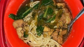 Mie Ayam, Bukti Cinta Ibu untuk Anak di Perantauan: Jangan Lupa Makan, Nak!