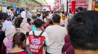 Masyarakat Bisa Perpanjang Pajak Kendaraan di PRJ, Ada Souvenir Eksklusif Menanti!