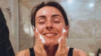 4 Cleanser Kandungan Succinic Acid Atasi Jerawat Aman untuk Kulit Sensitif