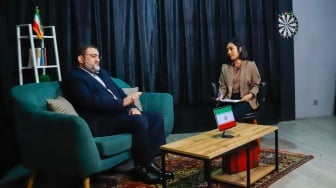 Duta Besar Iran untuk Indonesia, Mohammad Boroujerdi saat melakukan sesi wawancara dengan Redaksi Suara.com di Jakarta, Senin (23/6/2025). [Suara.com/Alfian Winanto]