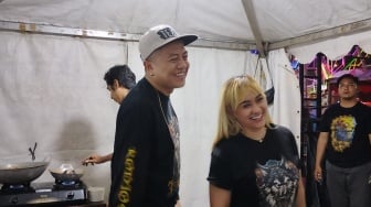 Tak Terduga, Lia Ladysta Jualan Seblak Ceker di Jakarta Fair 2025