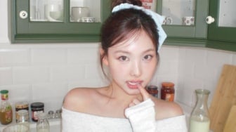 Bikin Tampilan Makin Santai, Ini 4 Ide Outfit Soft Palette ala Nayeon TWICE