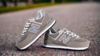 Bukan Sekadar Gaya, Ini 5 Keunggulan New Balance 574 yang Bikin Banyak Orang Jatuh Hati