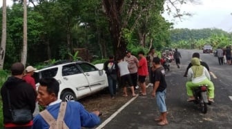 Tragis! Satu Keluarga Kades di Cianjur Tewas Usai Mobil Hantam Pohon