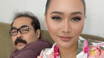 Suami Masih Terbaring Lemah di Rumah Sakit, Mata Inul Daratista Bengkak Akibat Menangis Terus
