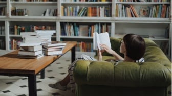 Jangan Malu Jadi Pembaca Buku: Membaca Itu Gak Bikin Kamu Antisosial