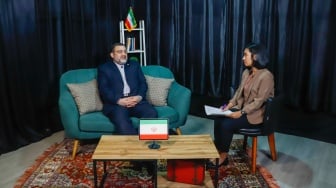 Duta Besar Iran untuk Indonesia, Mohammad Boroujerdi saat melakukan sesi wawancara dengan Redaksi Suara.com di Jakarta, Senin (23/6/2025). [Suara.com/Alfian Winanto]
