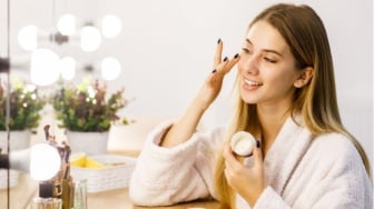 5 Skincare Lokal Lengkap dengan Urutan Pakai demi Wajah Cerah: Harga Murah, Mulai Rp15 Ribu