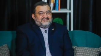 Duta Besar Iran untuk Indonesia, Mohammad Boroujerdi saat melakukan sesi wawancara dengan Redaksi Suara.com di Jakarta, Senin (23/6/2025). [Suara.com/Alfian Winanto]