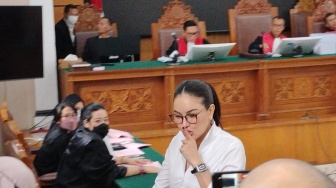 Nikita Mirzani Protes Isi Dakwaan Jaksa Soal Pemerasan ke Reza Gladys: Fiktif!