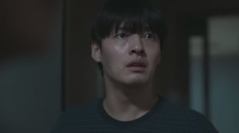 Kang Ha Neul Alami Teror di Apartemen Baru dalam Film Thriller Wall to Wall