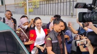 Perdana Jalani Sidang Kasus Pemerasan, Nikita Mirzani Bawa Doa Laura Meizani