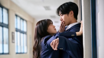 Sinopsis Head Over Heels, Tekad Seorang Dukun untuk Rebut Cinta Pertama