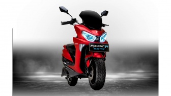 Anti Bokong Pegal! Ini 4 Motor Listrik Suspensi Paling Empuk, Bikin Kamu Betah di Jalan