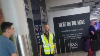 Menyedihkan! Pelatih Nathan Tjoe-A-On di Swansea City Kini Jadi Pekerja Bandara