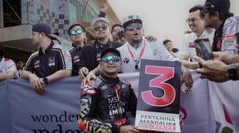 Gilang Juragan 99 Rayakan Kemenangan Perdana Tim Balapnya: Makan-Makan di Sirkuit Mandalika!