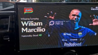 4 Ide Kreatif Persib Bandung saat Perkenalkan Pemain Baru, Videotron Berjalan hingga Koran