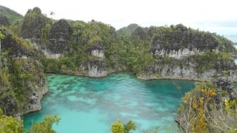 Surga Terakhir di Bumi yang Hilang: Ketika Raja Ampat Dikepung Tambang