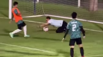 Heboh Gibran Cetak Gol, Komen Netizen: Tendangan 19 Juta Lapangan Kerja, Kipernya Jaga Karier