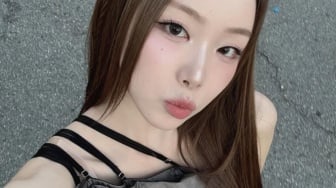 4 Padu Padan OOTD Monokrom ala Suhyeon Billlie, Minimalis dan Menonjol!