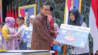 Jumlah Penerima KJP Plus dan KJMU Meningkat, Pelajar Merasa Terbantu