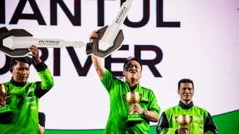 Yeri Hendriyanto: Dari Dua Roda ke Empat, Semangat Juang Mitra Gojek yang Kini Berbuah Manis