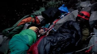 Menginap di Jurang Demi Jasad Pendaki Brasil: Kisah Heroik Relawan Rinjani yang Menyentuh Hati
