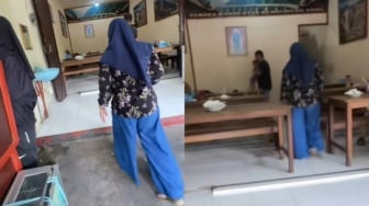 Punggung Terbuka Jadi Petaka, Viral Video Ibu-Ibu Ngamuk di Rumah Makan: Suami Saya Lihat Kamu!