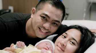 Ade Govinga Tak Sanggup Lihat Istri Melahirkan, Kenapa?