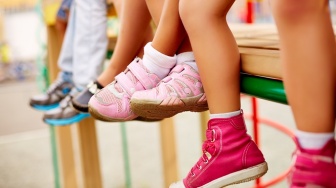 5 Rekomendasi Brand Sepatu Sekolah Murah Berkualitas di Tengah Ekonomi Sulit