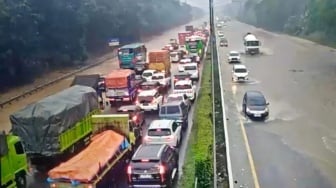 Tol Jakarta-Tangerang Macet Parah, Dampak Banjir di KM 24?