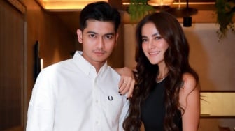 Rupanya, Teuku Ryan yang Jadi Berondong Olla Ramlan?