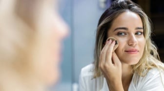 6 Bedak Tabur Mengandung Salicylic Acid untuk Kulit Berjerawat, Harga Mulai Rp20 Ribuan