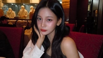 4 Ide Gaya Santai ala Umji VIVIZ Buat yang Suka Look Minimalis dan Modis