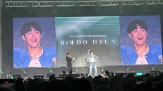 Tampil Memukau di Fan Meeting Jakarta, Lee Do Hyun Ajak Fans Makan Nasi Goreng Hingga Bahas Exhuma