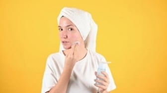 4 Micellar Water Berbahan Mugwort untuk Kulit Berjerawat dan Cegah Iritasi