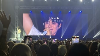 Menangis Lihat Dukungan Fans di Fan Meeting Jakarta, Lee Do Hyun Curcol Lagi Kesepian