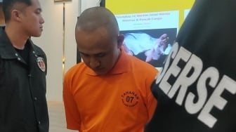 Ini Tampang Pembunuh Wanita di Sungai Cipendawa: Kepala Pelontos Menunduk Penuh Penyesalan