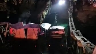 Truk Terjun, Rel Kereta Tertimpa! Ini Kondisi Terkini Jembatan Ambruk di Lahat