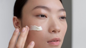 Atasi Bruntusan, Ini 5 Rekomendasi Sunscreen Lokal untuk Kulit Berjerawat