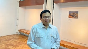 Kebal Protes, Penulisan Ulang Sejarah Sudah Nyaris Rampung