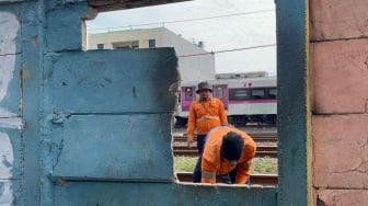 'Semua Ada di Sini': Cerita Warga Soal PSK Murah di Balik Tembok Stasiun Jatinegara