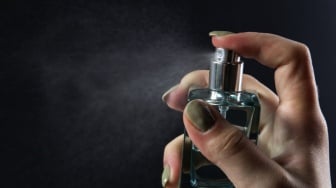 9 Parfum Bayi Bebas Alkohol, Harumnya Tahan Lama dan Aman untuk Kulit Sensitif!