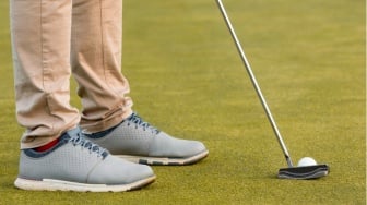 7 Rekomendasi Sepatu Golf Pria yang Nyaman, Mulai Rp700 Ribu