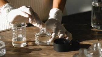 6 Parfum Pria yang Semakin Wangi Saat Berkeringat, Cocok untuk Lelaki Sibuk!